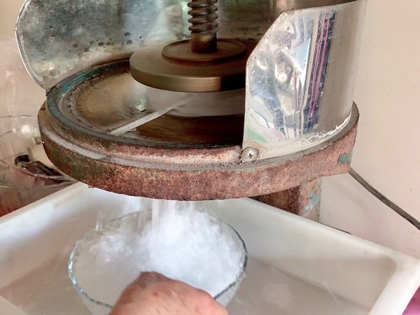 「溪州美食推薦」彰化安心旅遊，現做「蚵仔炒麵/便當/蚵嗲/蘿蔔糕/挫冰/炸粿/菜條/各式湯品」在地美食首選-三條麗華小吃店直擊分享