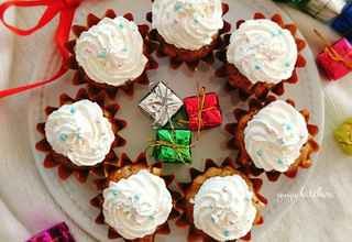 コロンとかわいい ふわふわ しっとり クリスマスカップケーキ