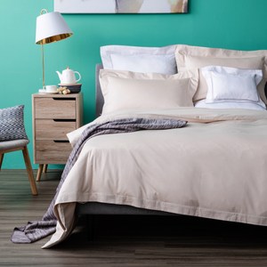 和樂自有品牌產品 簡約時尚素色設計 100%純棉精製棉布 透氣、透濕 ，柔軟舒適 光澤鮮明，精細別繳 本系列有多種顏色可輕鬆創意混搭 內容物 - 床包x1(105x186，適用床墊高度35cm以內)