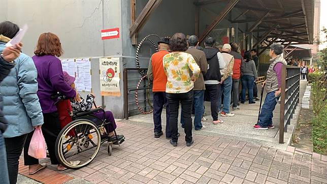 投票排多久？網友答案千奇百怪...