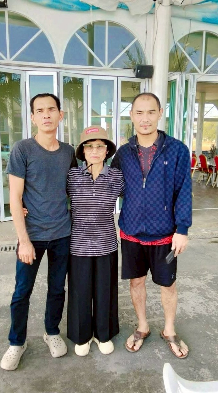 เล็ก.ป.พริกเผาไก่ชน