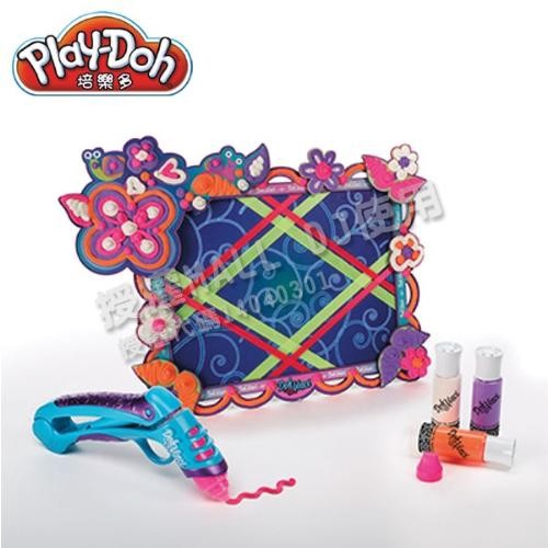 在畫板上彩繪出所有喜歡的東西和美好的回憶吧!型號：HPD718900數量：1組內容物：內含小工具、緞帶、擠花嘴、畫板及四色多紛奇系列黏土商品安全標章：M34296