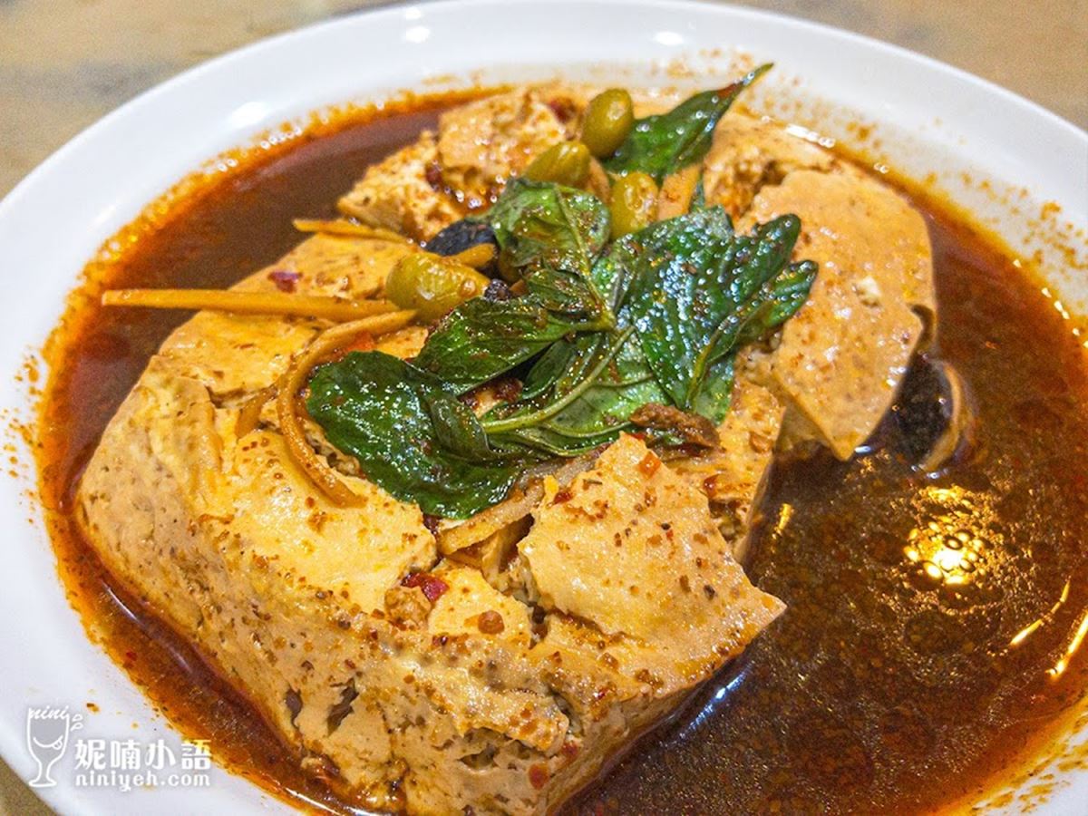 通通排隊夯翻！南機場夜市８必吃：限量草莓麻糬、高CP值三拼飯、米其林潤餅