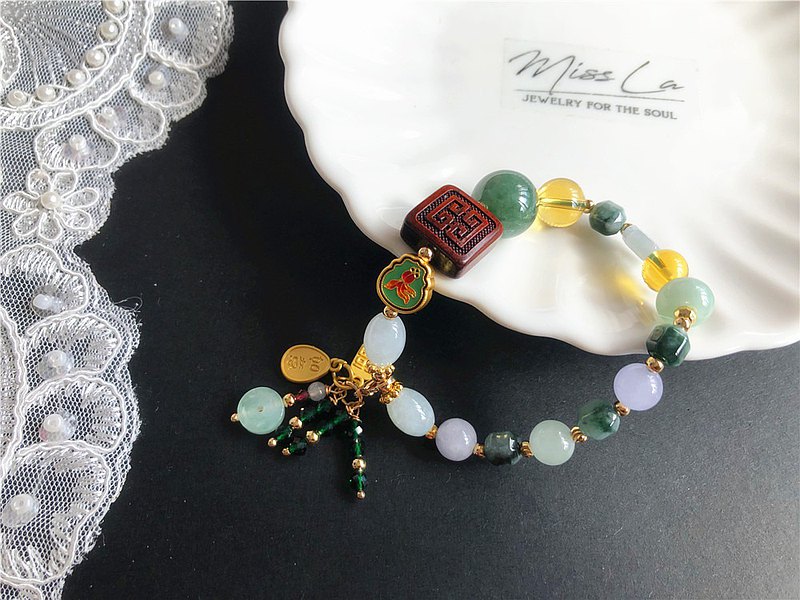 歡迎來到【樂藏｜輕珠寶｜手作能量,】 闆娘媽媽為緬甸華僑，從小耳濡目染翡翠的美及好， 確信戴水晶翡翠就能成為一股無形的力量， 戰勝各種難關，想把這份能量分享給每一位需要能量的人， 帶來幸福，並能代表屬