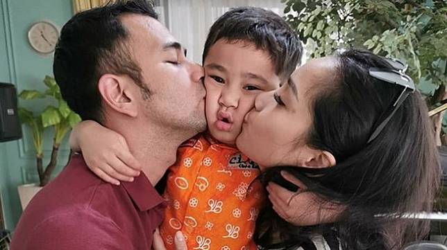 Raffi Ahmad, Nagita Slavina dan Rafathar. [Instagram]