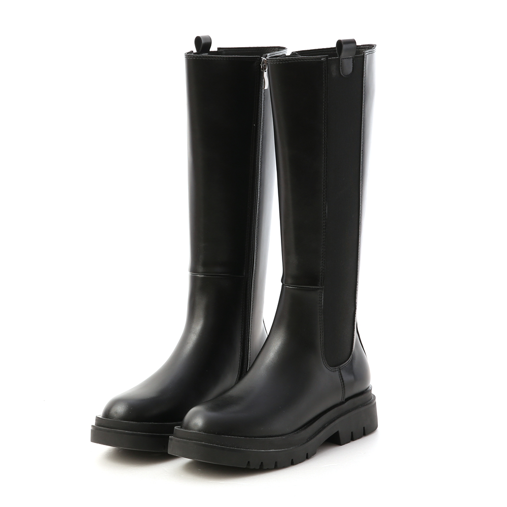 中性風當道，個性女孩必get單品! 以新穎的設計展現與眾不同的風格 鬆緊帶拼接設計營造出視覺的豐富度 厚實的鬆糕大底好搭又不失存在感 橡膠防滑大底具有超優的防滑效果 貼心的側拉鍊設計，穿脫更省時方便