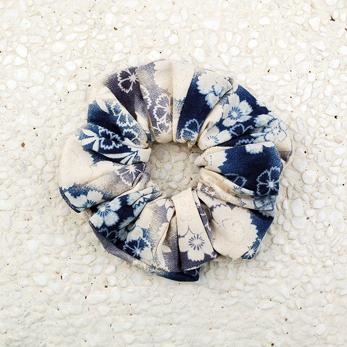 讓風格獨特的甜甜圈髮束，妝點您獨特的美。