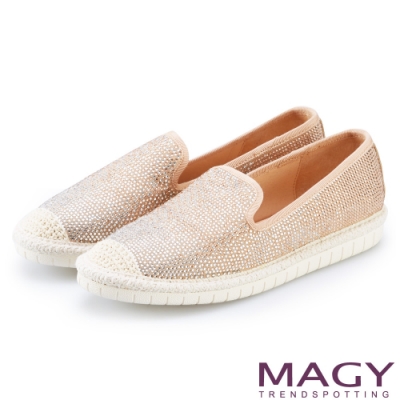 輕．舒適MODO底台 耀眼迷人燙鑽設計 柔軟腳墊，呵護腳部肌膚 尺寸偏小，選購前請確認尺寸資訊