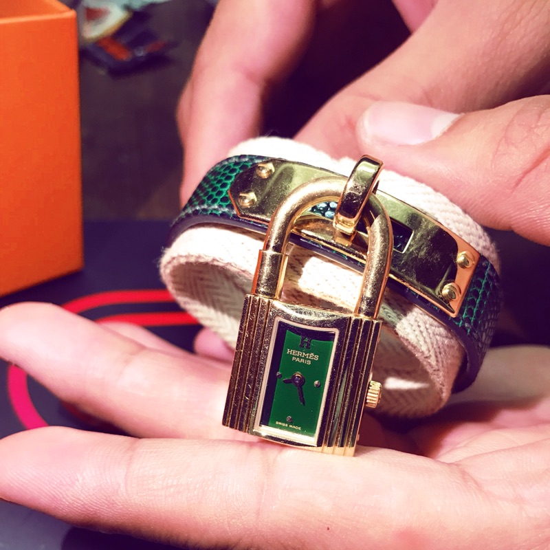 8成新沒什麼在戴要換錶