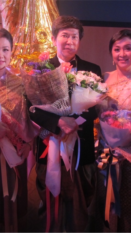 เพลงจากตรีกังสดาลและเพื่อนฟังแล้วสวยหล่อและรวยมาก