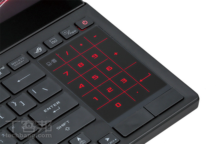 數字鍵依然是許多使用者需求的選項，ROG 透過開關切換方式，讓兩種方案得以並存。