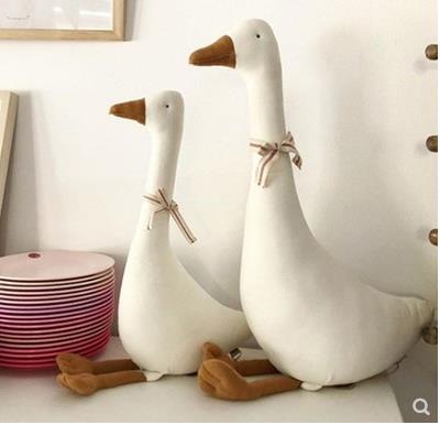 影樓拍攝道具呆萌大鵝寶寶陪睡玩偶玩具抱枕兒童房擺裝飾配飾鴨子