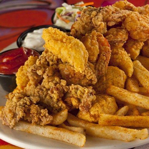 法式薯條 500g x1包美式契型帶皮薯塊 500g x1包美式裹粉炸熱狗 x6支台式去骨鹽酥雞300g x1包香酥雞胸雞米花300g x1包法式薯條重量：500g±5%/包產地：美國成分：馬鈴薯，馬