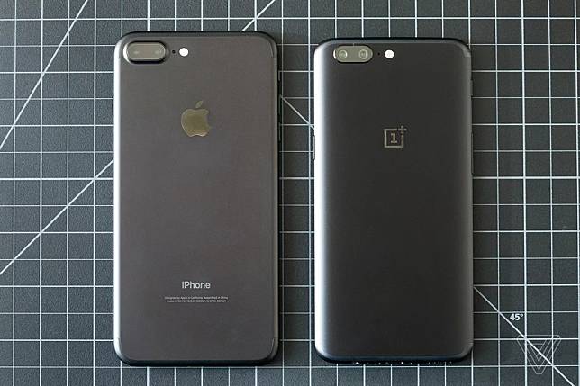 Mirip iPhone 7 Plus, OnePlus 5 Cuma Dibanderol Rp 6,4 Juta!