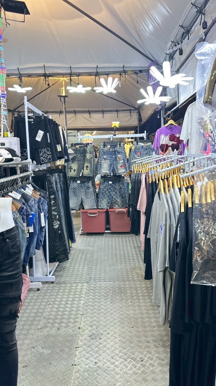 ร้านเสื้อยืดเเดนเนรมิต