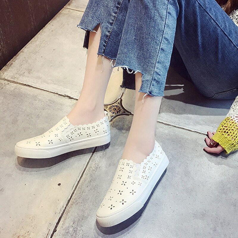 雕花小白鞋 柔軟舒適好穿脫 素面鏤空 百搭白鞋 休閒鞋 女款平底鞋 小白鞋 懶人鞋 圓頭平底鞋【710】