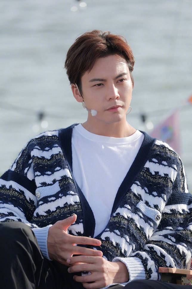 陳偉霆自爆遇九霄驚魂：有人稱飛機上有炸彈！ | on.cc 東網| LINE TODAY