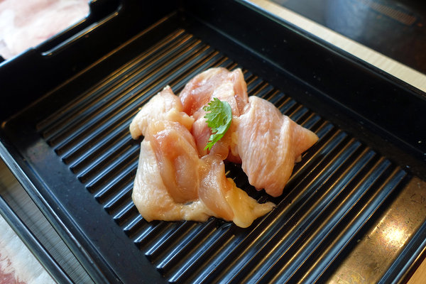 和牛涮日式鍋物放題台北忠孝東店(菜單價位、訂位、生日優惠、小孩收費)，聚餐或一個人都能享用的超值和牛三吃