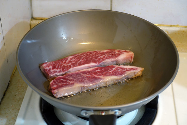 好吃牛排哪裡買?基隆恆順牛肉牛肉超市，乾淨安心肉舖推薦，美澳紐牛排、手切溫體牛肉、火鍋肉片超值供應