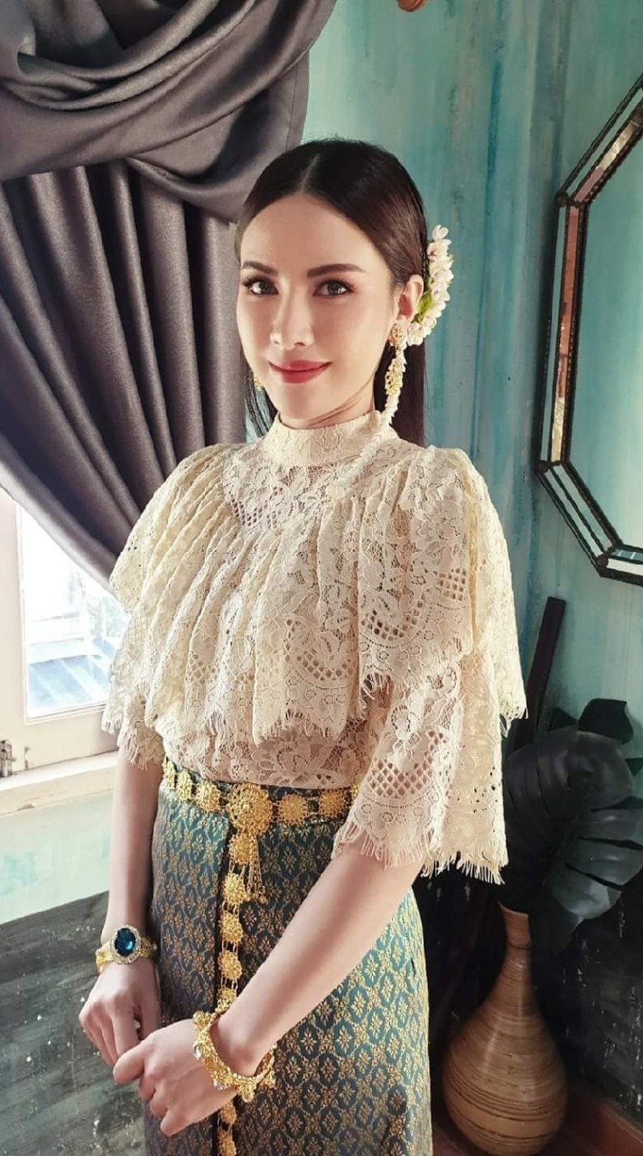 Group Sis Siam ผ้าถุงชุดไทยประยุกต์ ผ้าไทย เครื่องประดับไทย