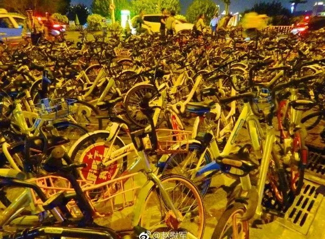廈門新地標：由上萬輛被沒收的共享單車所堆成的共享單車墳場