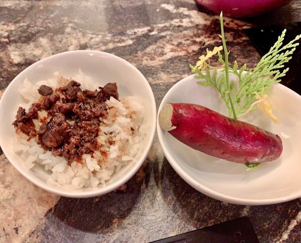 「台北民生社區美食」閨蜜情侶家庭聚會公司聚餐最佳安心健康美味網美餐廳首選-有機之星五星認證餐廳「喜園涮涮鍋民生浪漫店」直擊分享