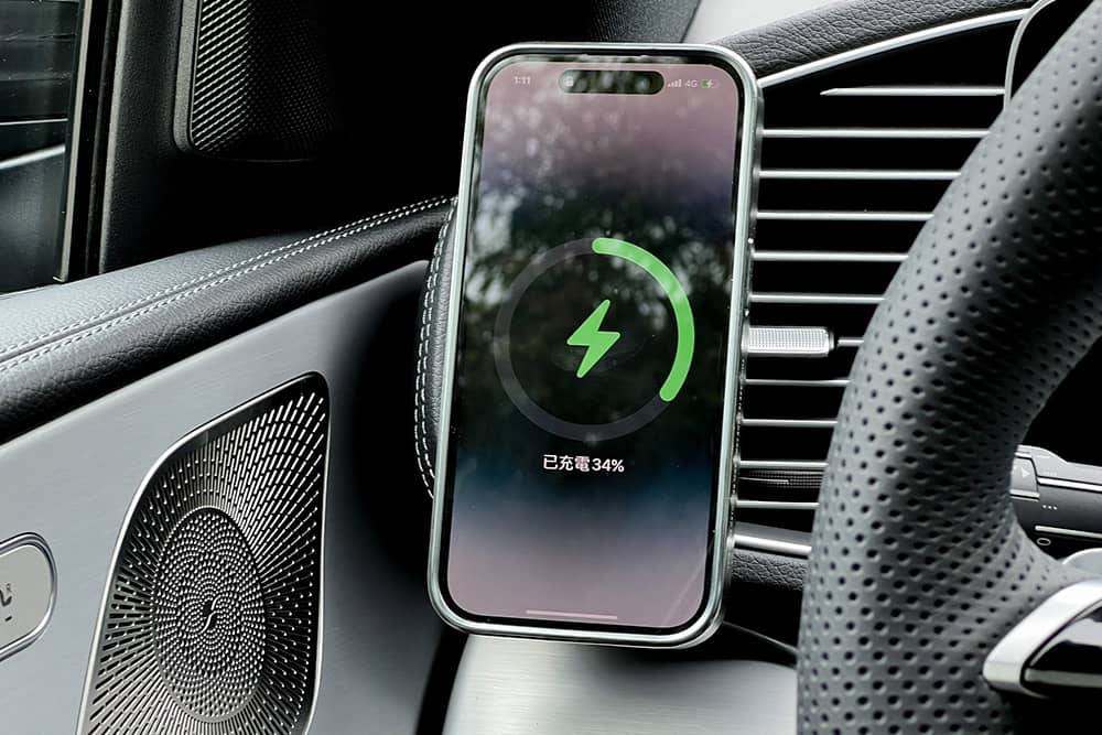 支援MagSafe高達15W無線快充的《Belkin BOOST↑Charge Pro車用無線充電