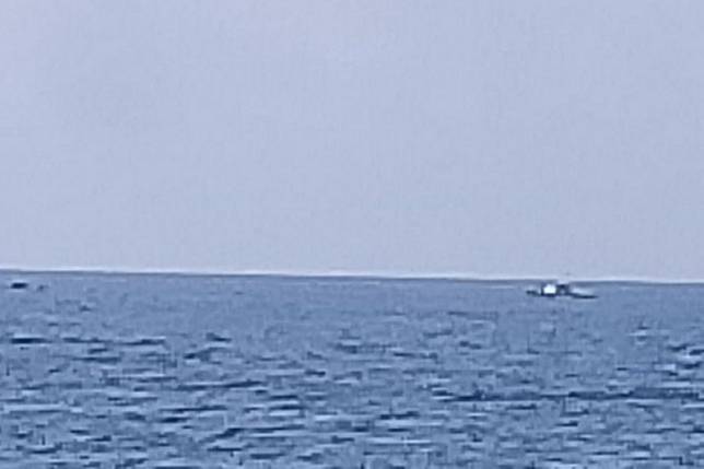 墾丁大灣外海海釣船「日翔12號」翻覆 2人落海失聯