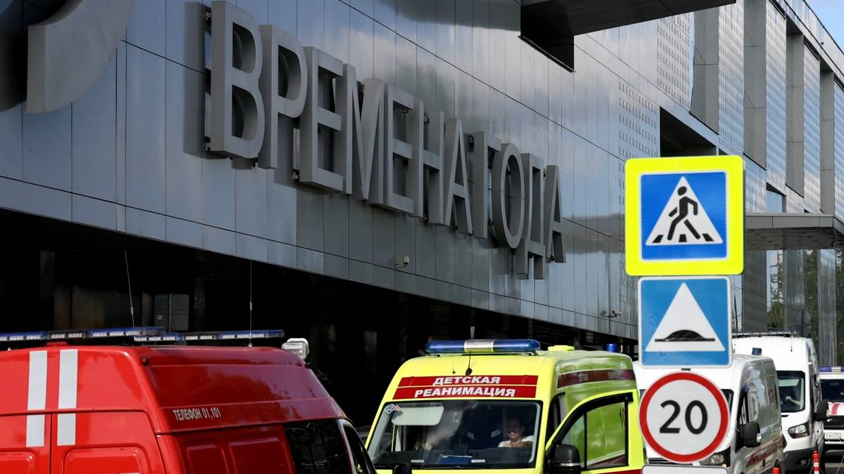 GLOBALink At least 4 dead after hot water pipe bursts in Moscow