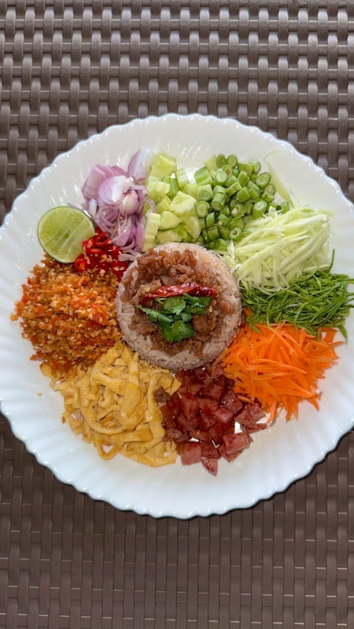 ครัวสามสาวข้าวคลุกกะปิ🥙👱🏻‍♀️