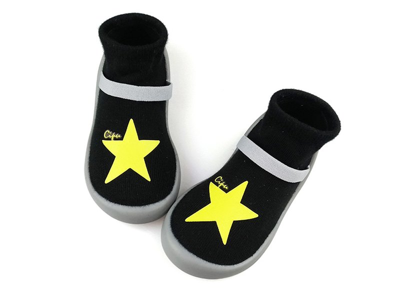 透氣抗菌-數萬透氣孔抗菌紗材質，以及柔軟舒適-高緩衝瑜珈鞋墊，全產品通過SGS檢驗,安心無毒