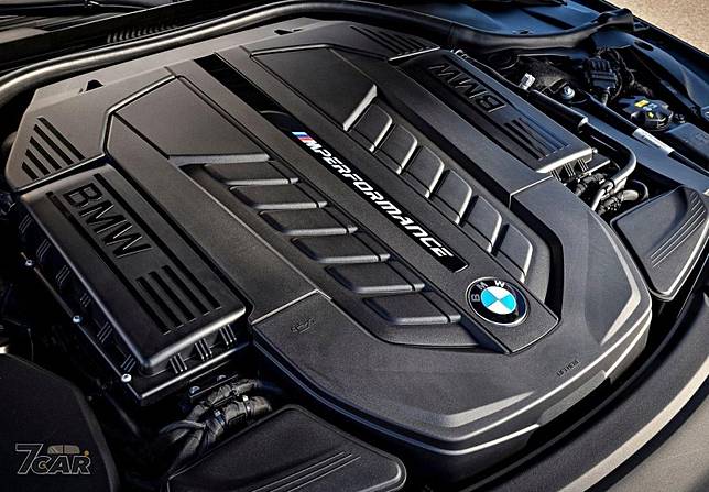 Bmw 決定停產v12 引擎將在北美推出限定12 輛的 The Final V12 M760li 紀念 小七車觀點 Line Today