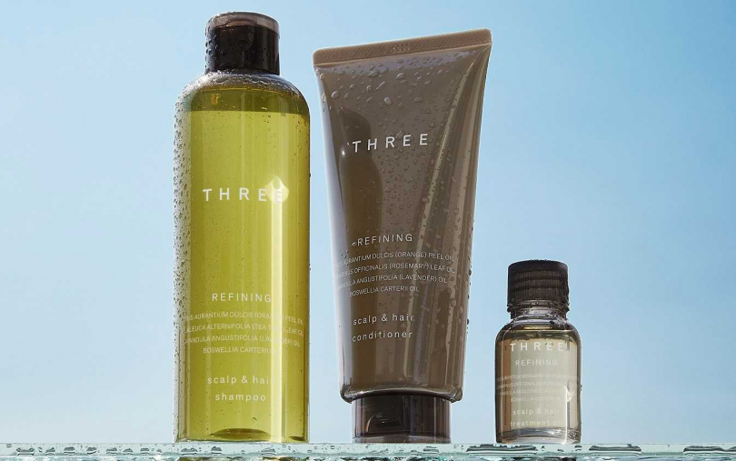 THREE的極致絲潤系列很適合頭髮有分岔、毛躁現象的女孩使用，再搭配上療癒度100%的柑橘草本香，讓每天洗頭髮的時間都變得好享受。(圖／品牌提供)