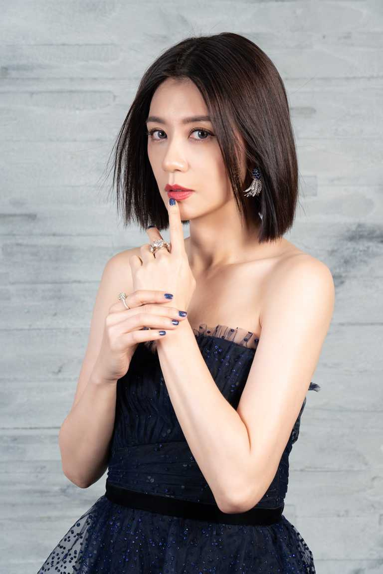 擔任第55屆金鐘獎頒獎嘉賓的賈靜雯，選擇佩戴TIFFANY & CO.頂級珠寶出席頒獎典禮。（圖╱TIFFANY & CO.提供）