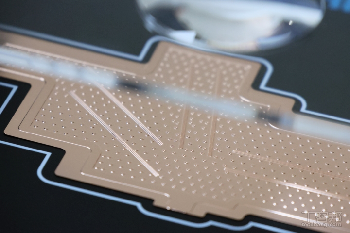 ROG Phone 7、Ultimate 雙機發表，強化散熱設計、外接風扇內建重低音喇叭