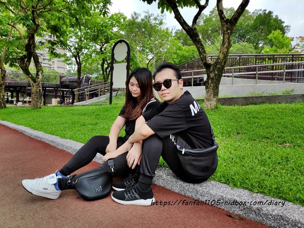 情侶穿搭【ROBINMAY】夢特消光騎士胸包 情侶版 #RM情侶胸包 #西門武昌旗艦店 (18).jpg