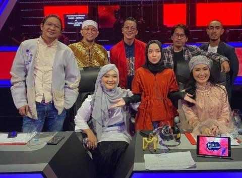 Nissa Sabyan Foto Bareng Iis Dahlia dkk, Netizen Langsung Bereaksi