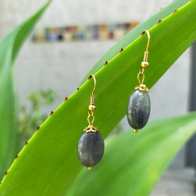 黃銅搭配天然石，手作半透明氣質耳環