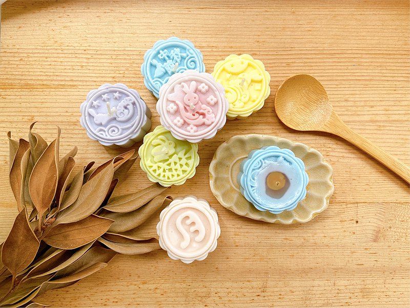 O兩顆一組 (恕無法選顏色、圖樣、不含底盤) O容量：30g / 顆 O燃燒時間：約8小時 / 顆 O尺寸：約4.9xH2.5cm / 顆