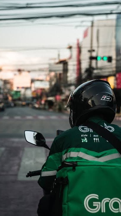 Grab - ประชาอุทิศ