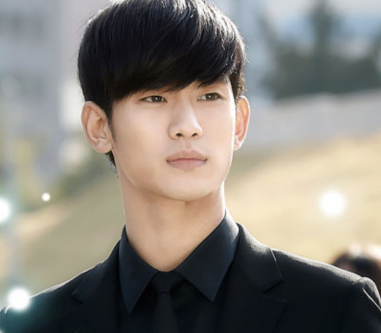 金秀賢順毛造型：《來自星星的你》高冷都教授