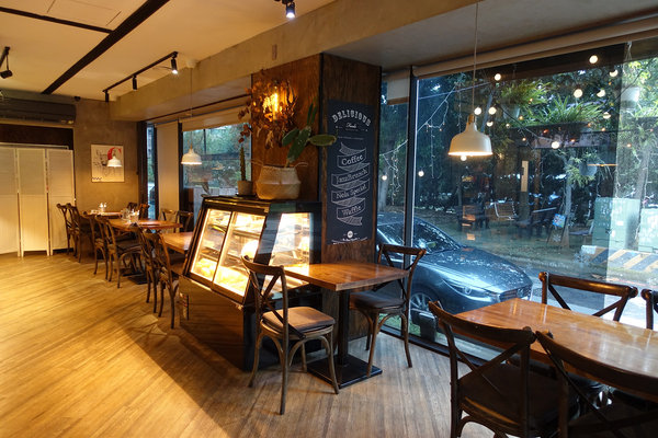 新竹東區竹科人及交大學生聚餐約會美式餐廳，LALA Kitchen新美式餐廳新竹科園店，餐點份量多楓糖鬆餅炸雞超好吃(含LALA Kitchen菜單) 