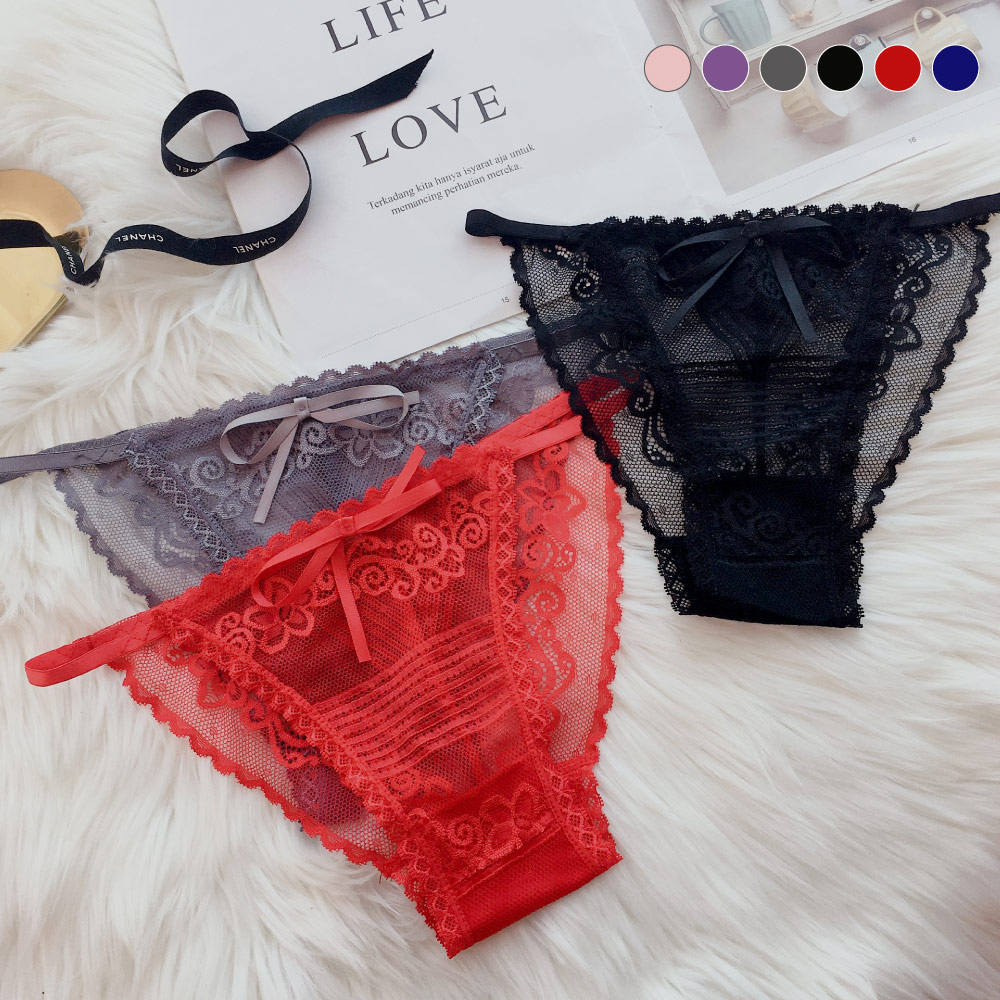 選用輕盈透氣的彈性薄紗，前後方鏤空蕾絲，蕾絲滾邊點綴細節，兩側性感線條設計，線上客服line id：@miniqueen