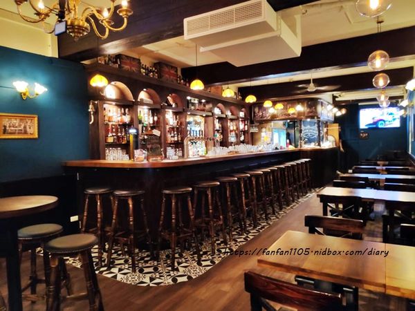 【板橋餐酒館】Lane 72 Bistro - 柒拾貳巷英式小酒館 #酒吧 #Live演出 #板橋美食 #英國美食 (28).jpg