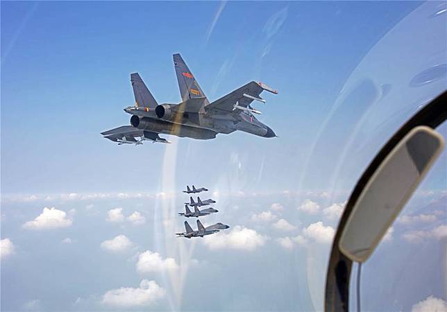 為拍照距共機僅300公尺 飛官遭爆炫技太過 放手 超低空飛行 中時新聞網 Line Today