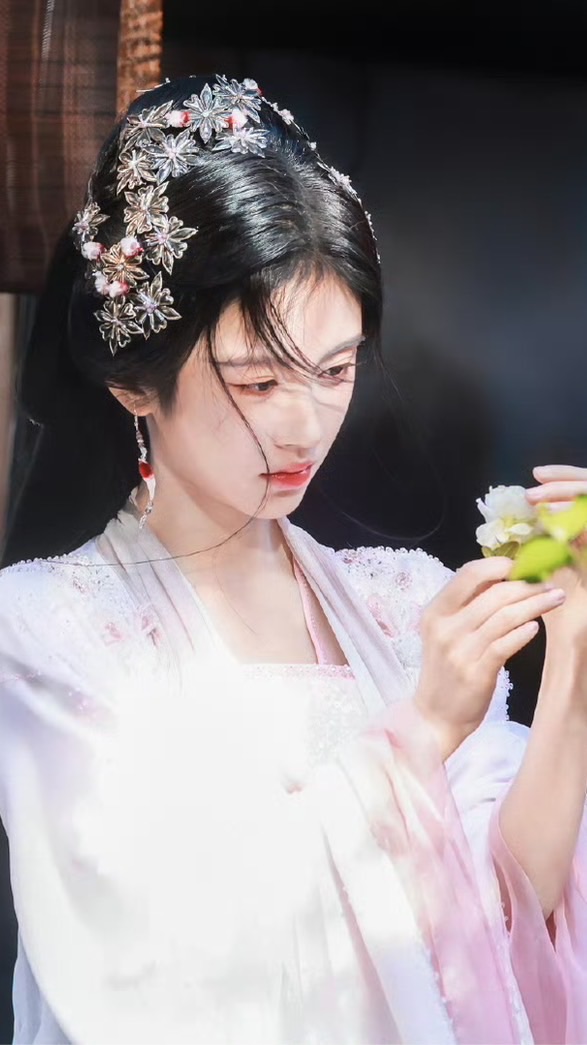 จวีจิ้งอี Jujingyi 鞠婧祎🍊🧡