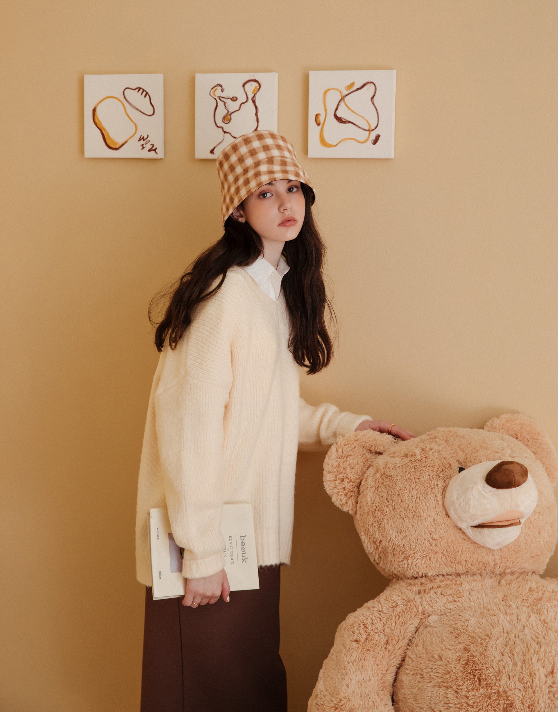 舒適柔軟針織面料/長版V領造型/表面微磨毛針織