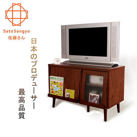 ◆究極細膩的日本品質，創造極舒適的居家環境 ◆隱藏式抽拉滑門復古設計，霧面玻璃透光、防潮與胡桃木色門相輝映 ◆強化玻璃拉門內附層板擺放視聽電器，面板MDF貼高級木紋化妝紙 ◆隱藏式收納櫃附有降音軟墊及