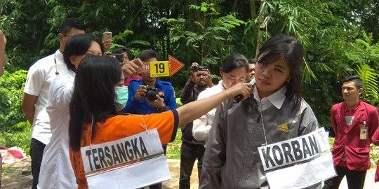 Rekonstruksi pembunuhan di Pantai Wisata Ngliyep. ©2018 Merdeka.com/Darmadi Sasongko