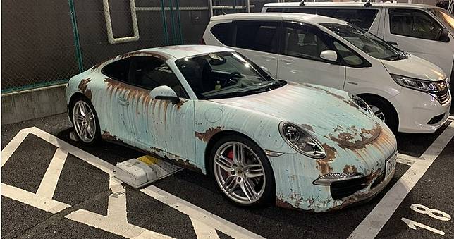 哥就是與眾不同　開這輛保時捷911上路　被讚爆了